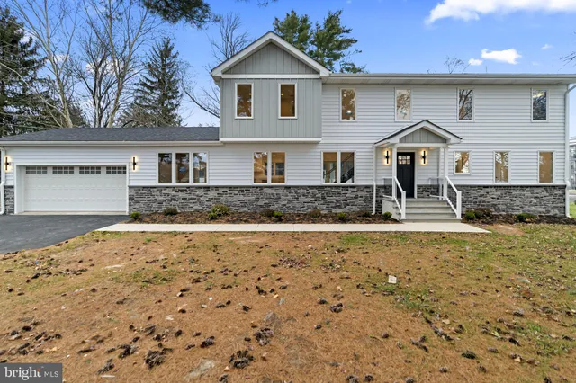 a house view with a outdoor space