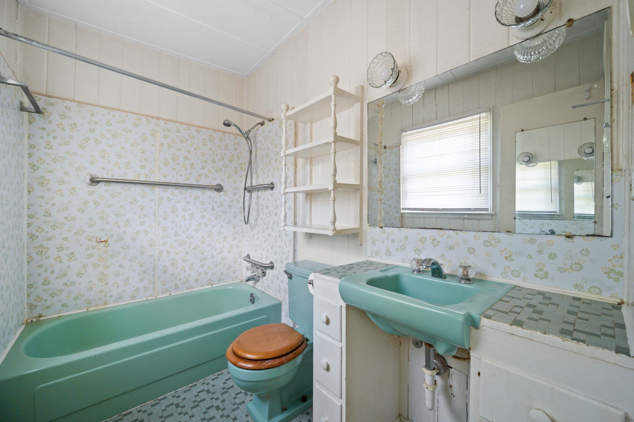 411 West 6th Street Bay Minette, AL 36507 - Photo 27 of 28 Bathroom