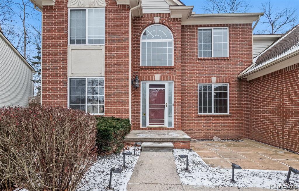 104 Chestnut Ridge Walled Lake, MI 48390 - Photo 5 of 47 Gallery Image 5