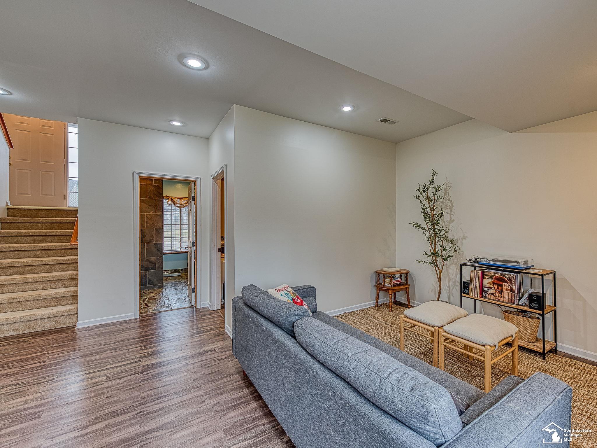 4079 Stone Post Road Newport, MI 48166 - Photo 17 of 26 Gallery Image 17