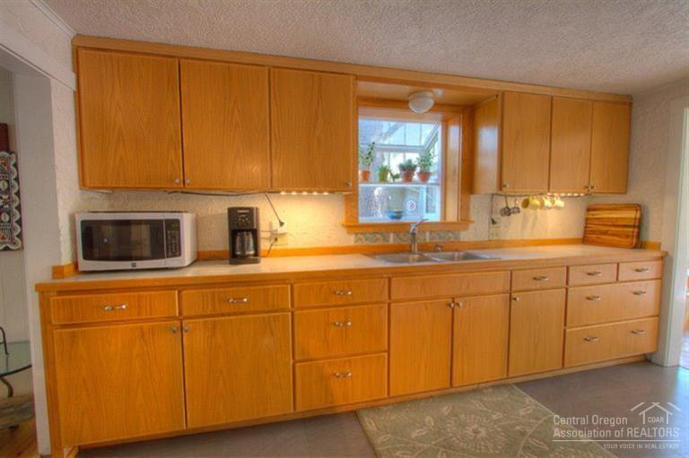 347 Southwest Cleveland Avenue Bend, OR 97702 - Photo 5 of 24 Additional Photo