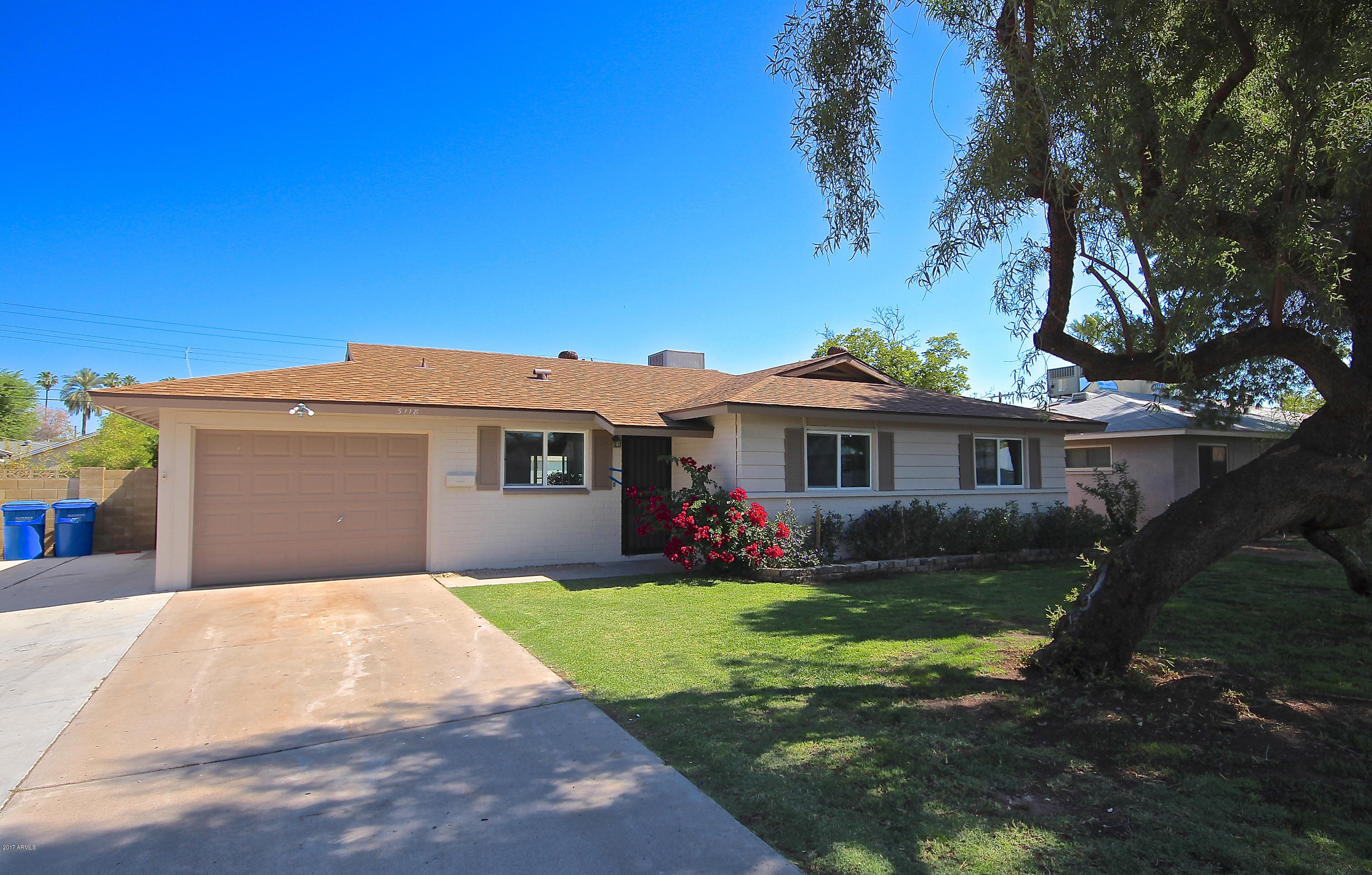 3118 East Cheery Lynn Road Phoenix, AZ 85016 - Photo 3 of 25 IMG_8329