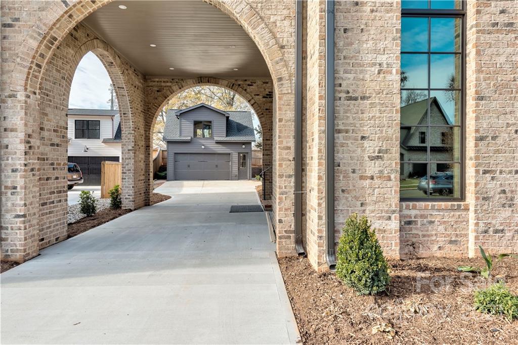 5020 Gilchrist Road Charlotte, NC 28211 - Photo 3 of 29 Gallery Image 3
