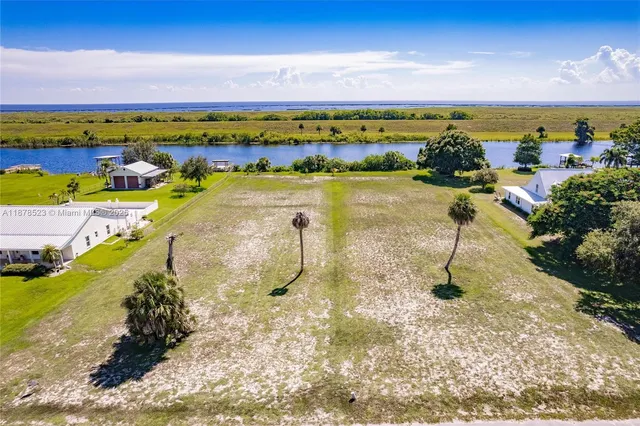 $160,900 | 13060 Highway 441, Okeechobee, FL 34974