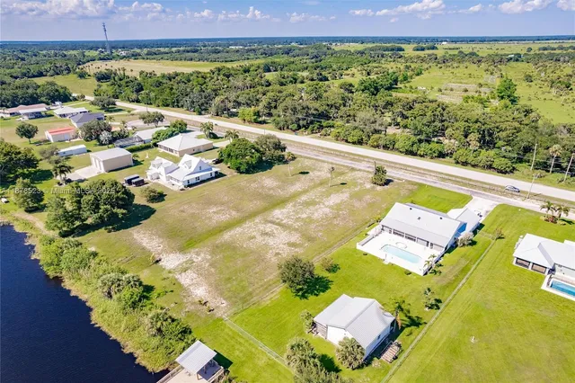 $160,900 | 13060 Highway 441, Okeechobee, FL 34974