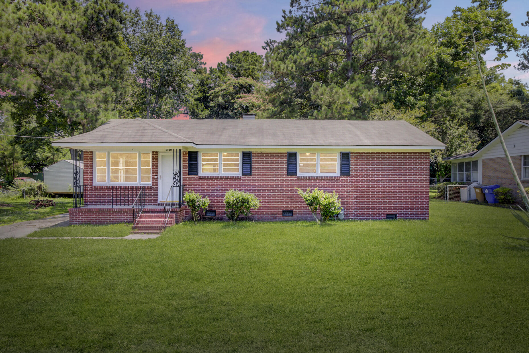 1120 Ocean View Road Charleston, SC 29412 - Photo 1 of 33 01_1_mls