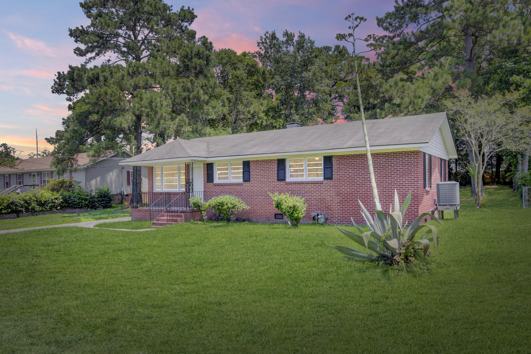 1120 Ocean View Road Charleston, SC 29412 - Photo 2 of 33 05_5_mls