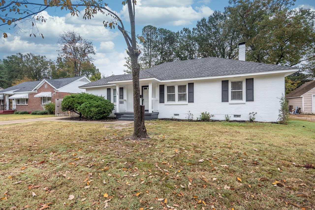 1368 South Perkins Road Memphis, TN 38117 - Photo 3 of 21 front view of house with a yard
