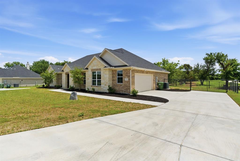 113 Cooper Court Springtown, TX 76082 - Photo 4 of 40