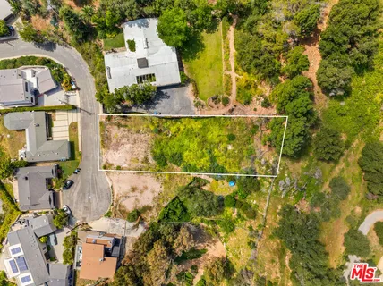 $2,790,000 | 959 Chattanooga Avenue, Pacific Palisades, CA 90272