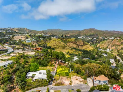 $2,790,000 | 959 Chattanooga Avenue, Pacific Palisades, CA 90272