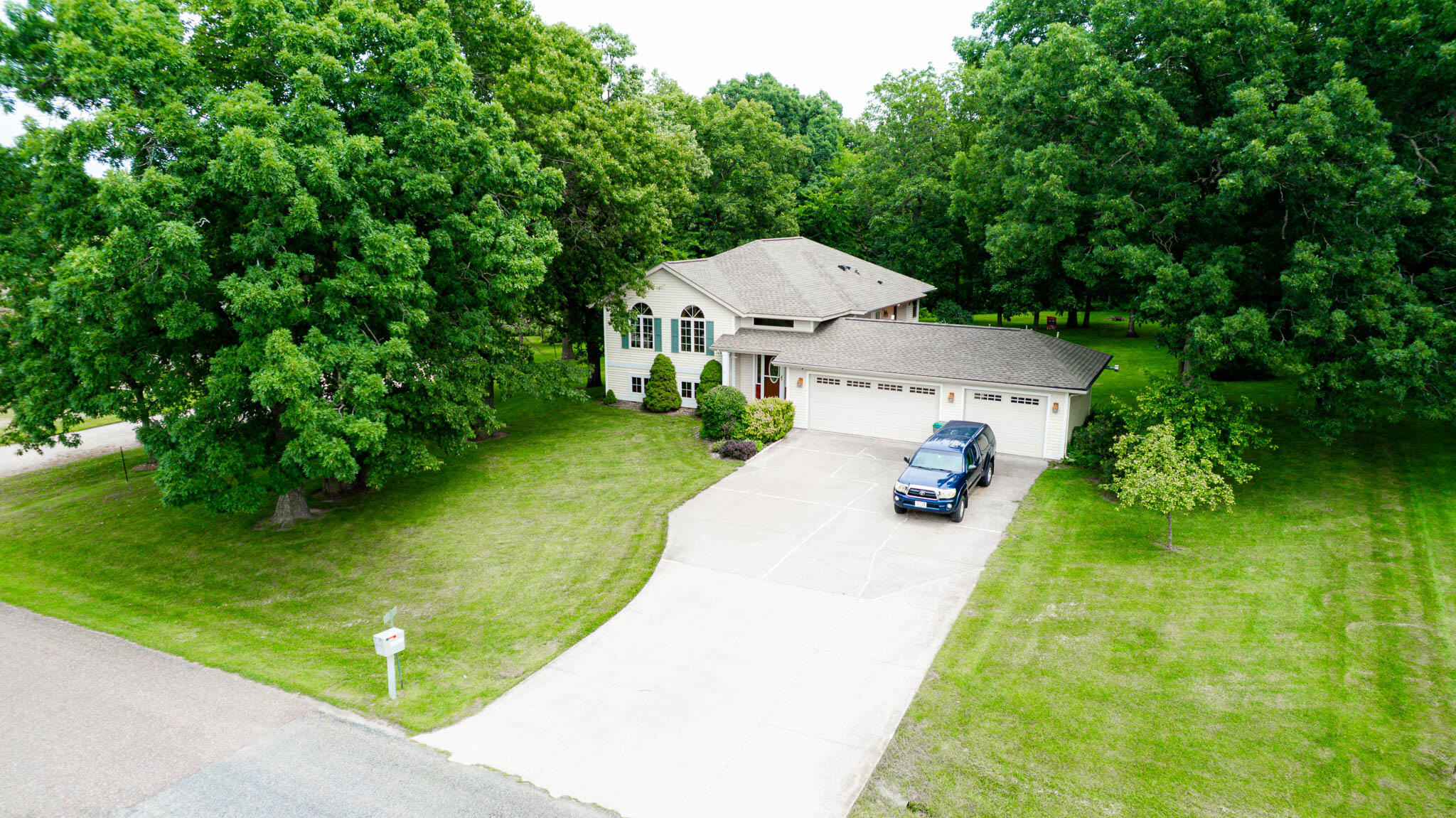 N1496 Meadow Ridge Road Greenfield, WI 54601 - Photo 4 of 22 DJI_0635