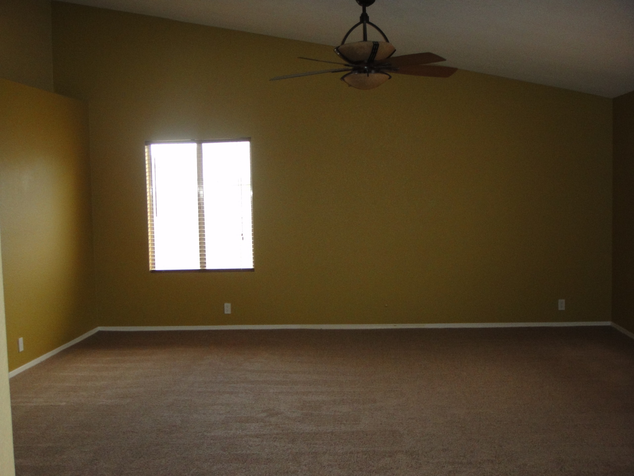 8918 West Ocotillo Road Glendale, AZ 85305 - Photo 3 of 12 Living room