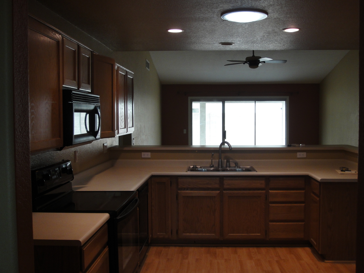 8918 West Ocotillo Road Glendale, AZ 85305 - Photo 7 of 12 kitchen