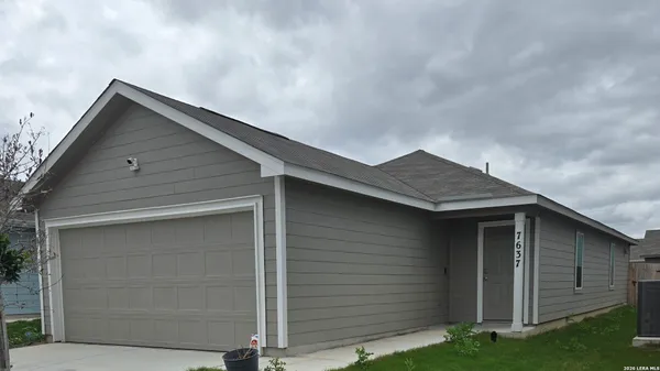 $1,600 | 7637 Aston Peak, San Antonio, TX 78253