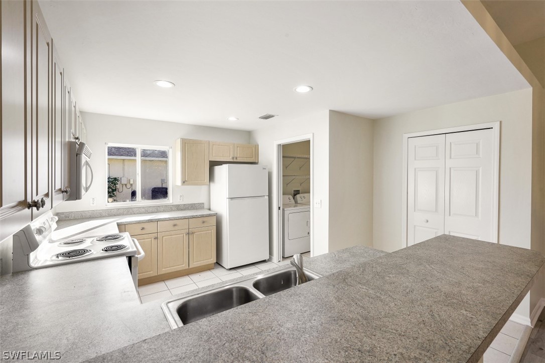 870 Rue Labeau Circle Fort Myers, FL 33913 - Photo 8 of 27 Gallery Image 8