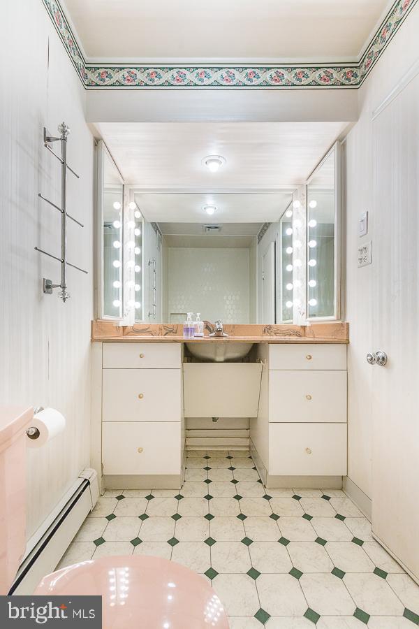 40 South Brookside Road Springfield, PA 19064 - Photo 15 of 47 Main Level Hall Bath