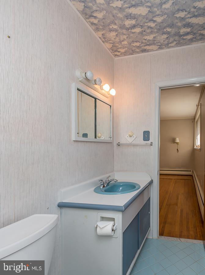 40 South Brookside Road Springfield, PA 19064 - Photo 21 of 47 Master Bath