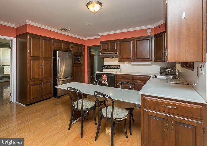 40 South Brookside Road Springfield, PA 19064 - Photo 28 of 47 Expanded Eat In Kitchen