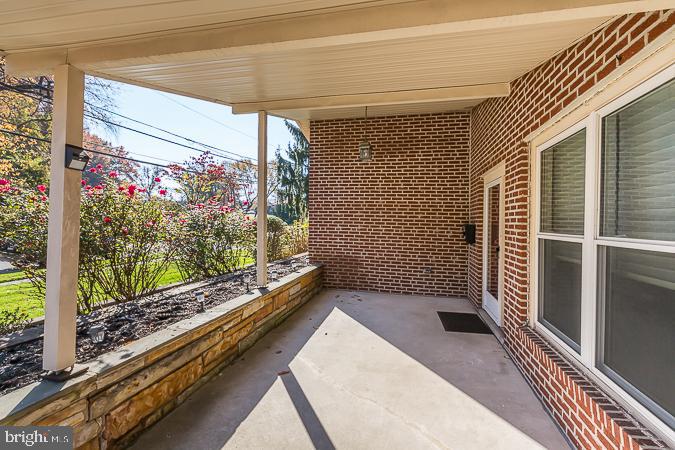 40 South Brookside Road Springfield, PA 19064 - Photo 4 of 47 Front Porch