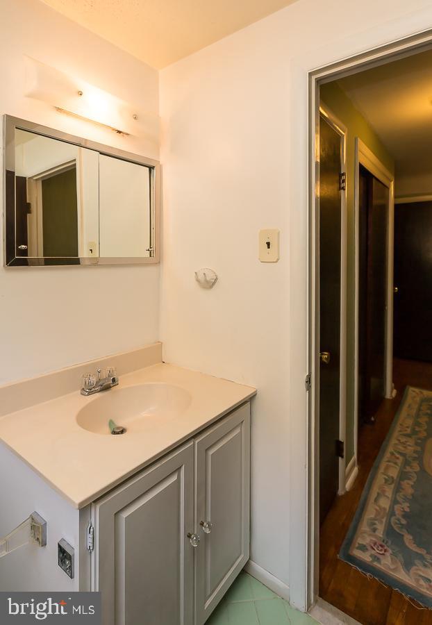 40 South Brookside Road Springfield, PA 19064 - Photo 40 of 47 Second Floor Hall Bath