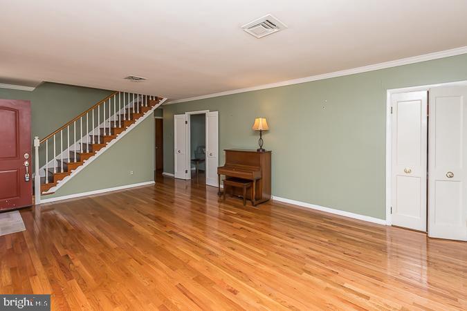 40 South Brookside Road Springfield, PA 19064 - Photo 7 of 47 Sun Filled Living Room