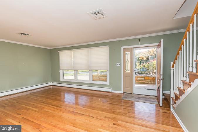 40 South Brookside Road Springfield, PA 19064 - Photo 9 of 47 Sun Filled Living