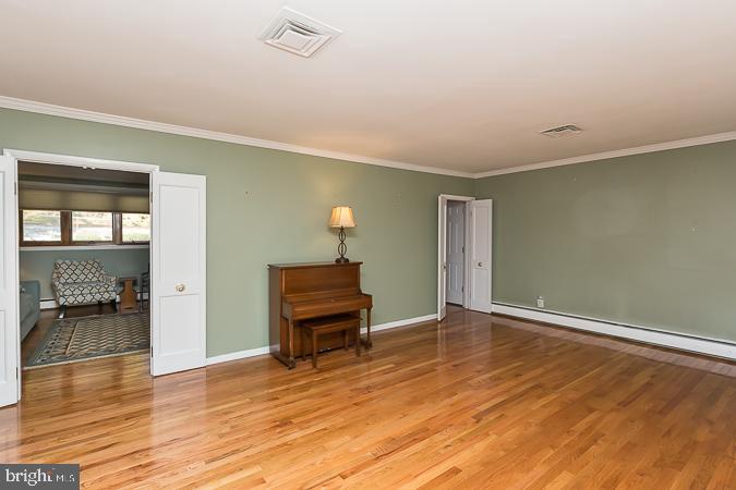 40 South Brookside Road Springfield, PA 19064 - Photo 10 of 47 Sun Filled Living Room