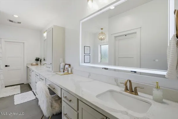 $498,900 | 4315 Tank Road, Terry, MS 39170