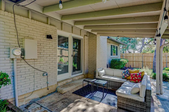 a view of a back yard of the house