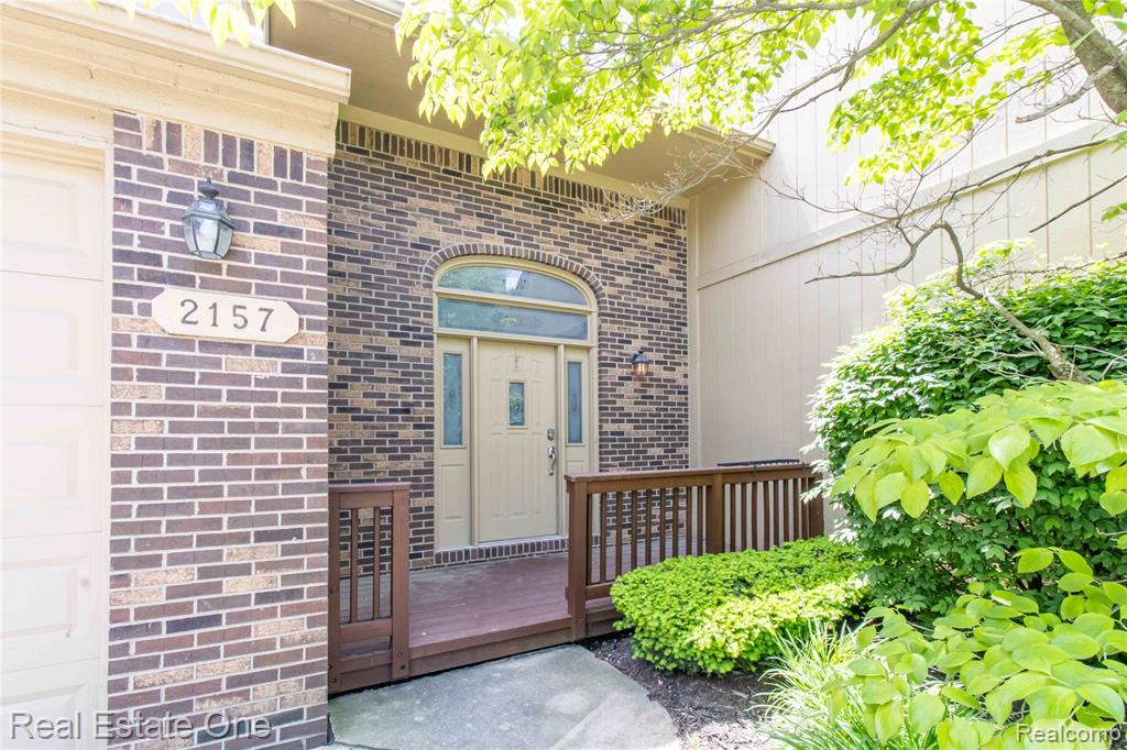 2157 Crystal Drive Rochester Hills, MI 48309 - Photo 4 of 44