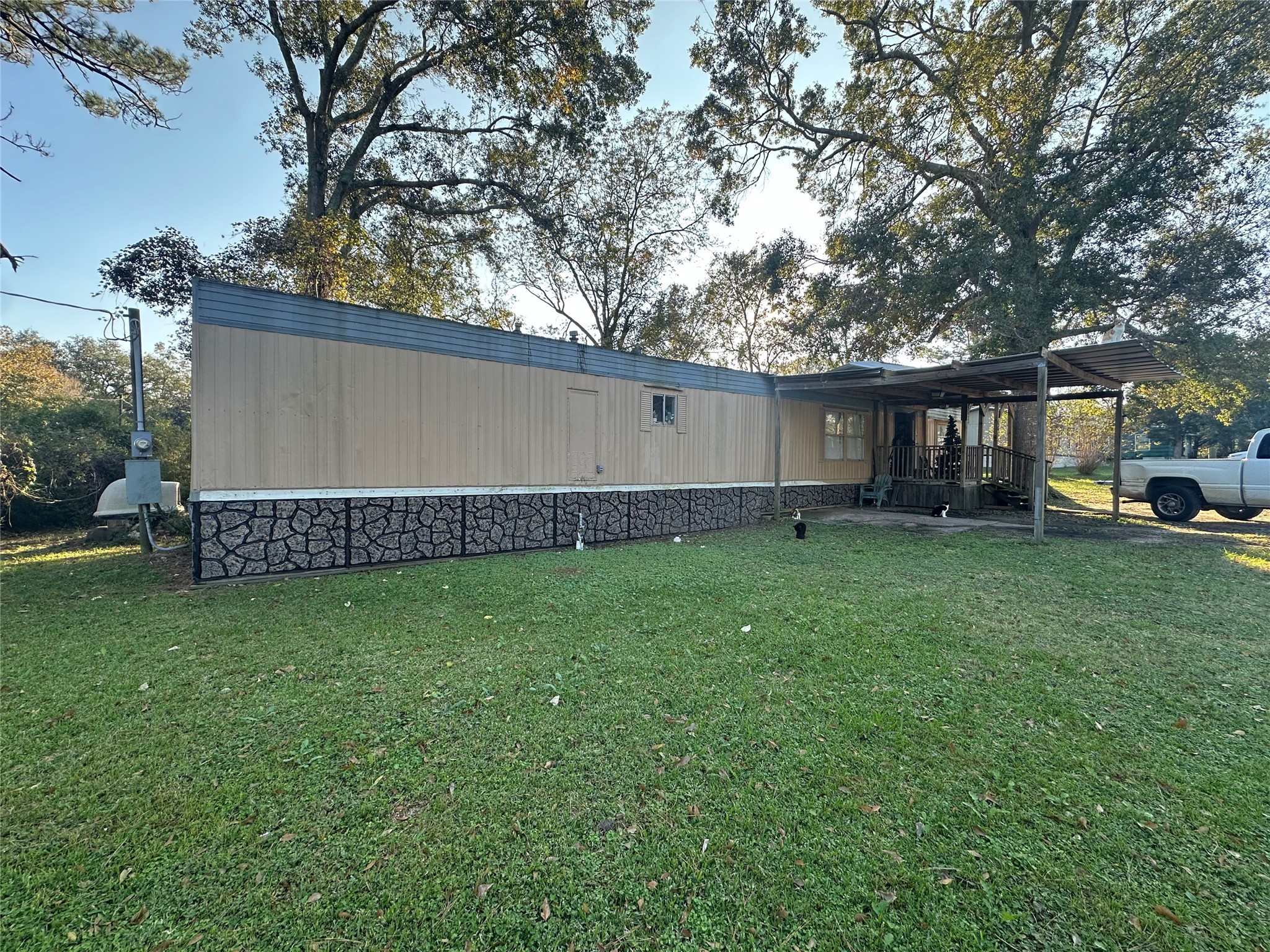 a view of a house with a back yard