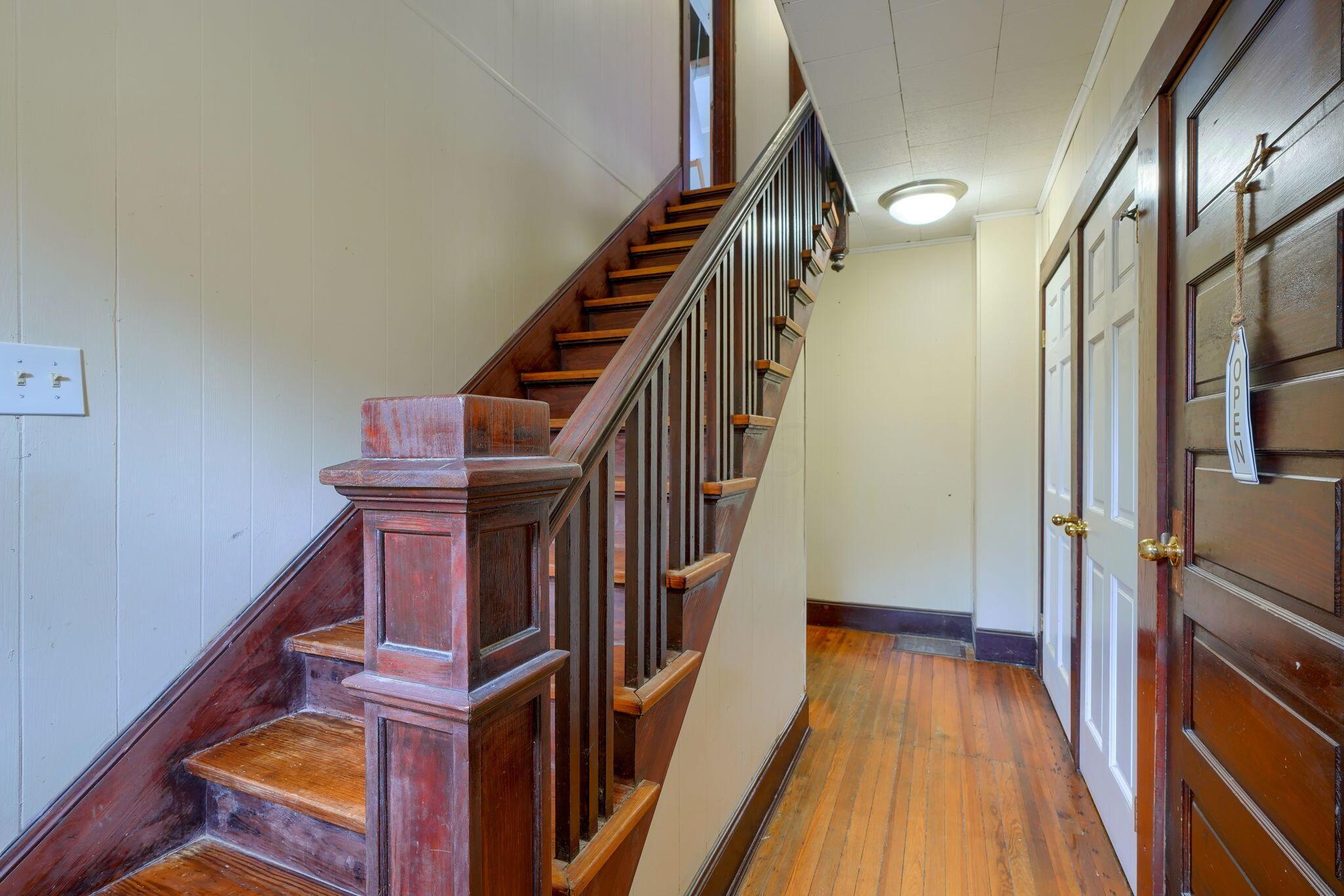 26075 Locust Grove Road New Holland, OH 43145 - Photo 16 of 34 Hallway