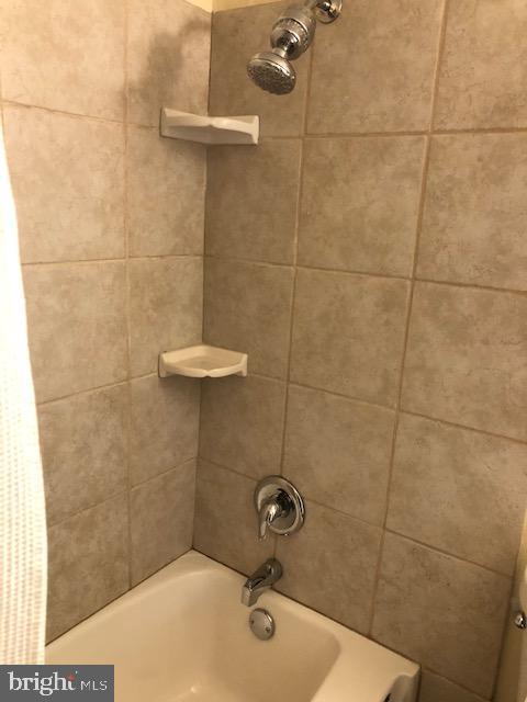 400 Glendale Road, Unit 32C Havertown, PA 19083 - Photo 11 of 20 Tub/shower combo