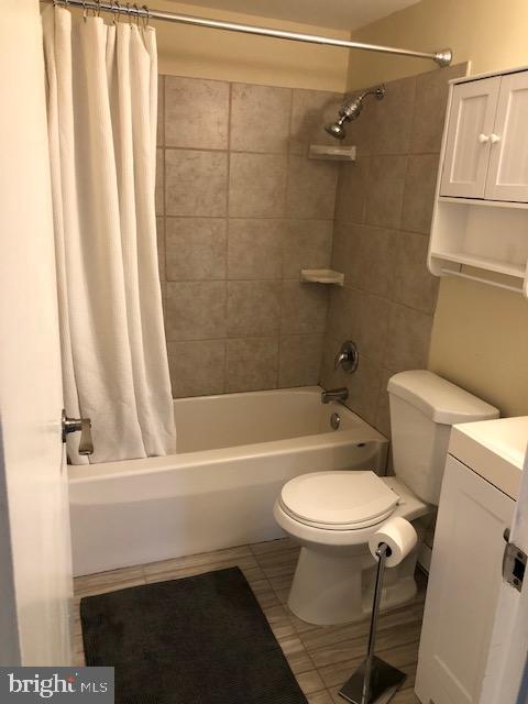 400 Glendale Road, Unit 32C Havertown, PA 19083 - Photo 14 of 20 Updated bathroom
