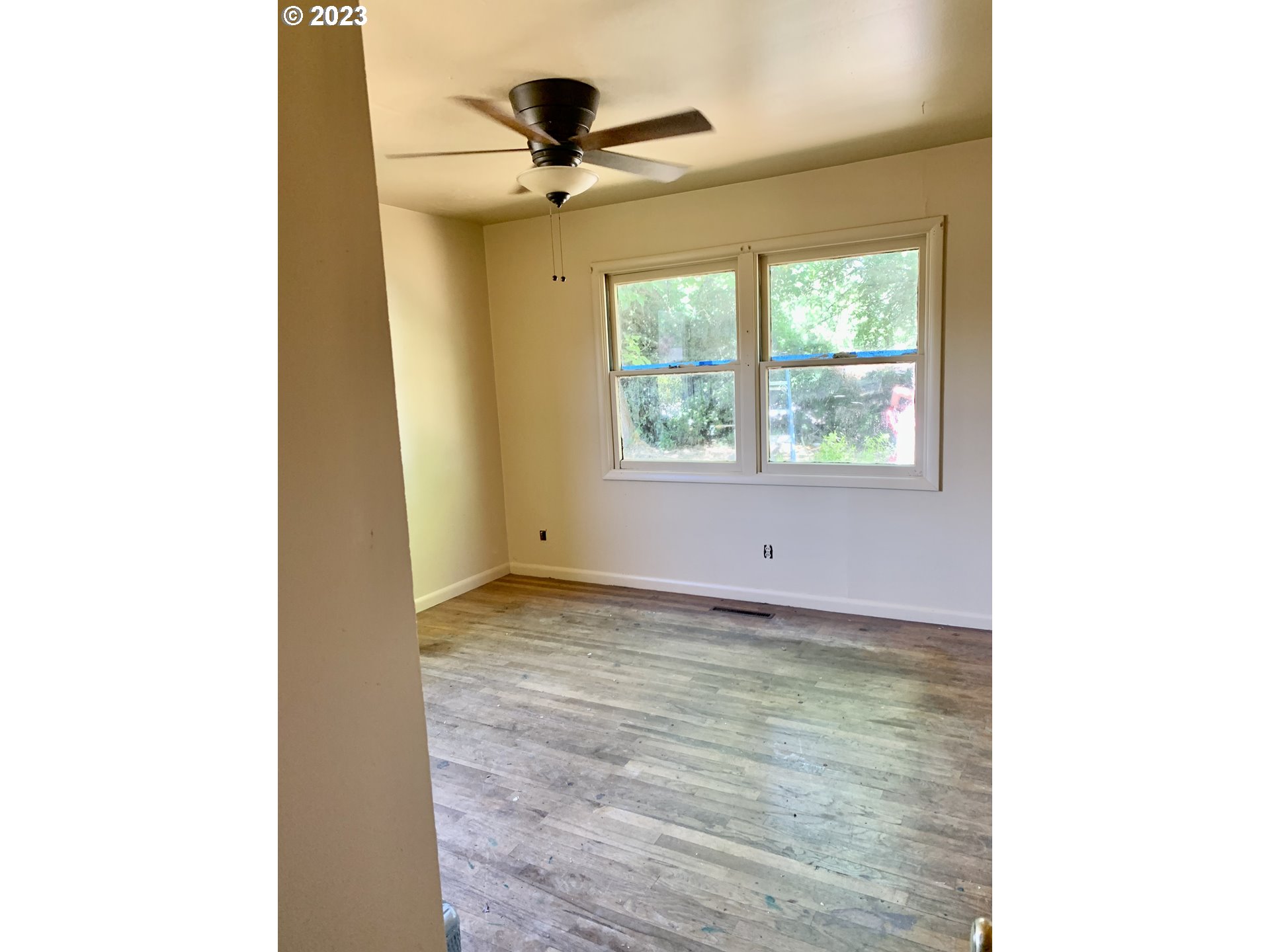 689 East 3rd Avenue Riddle, OR 97469 - Photo 17 of 17 a view of an empty room with a window