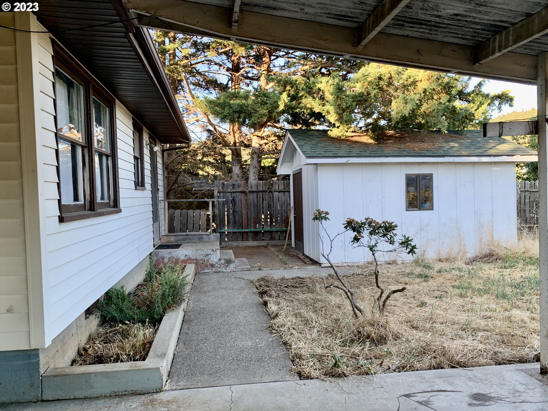 689 East 3rd Avenue Riddle, OR 97469 - Photo 9 of 17 a view of a porch with furniture