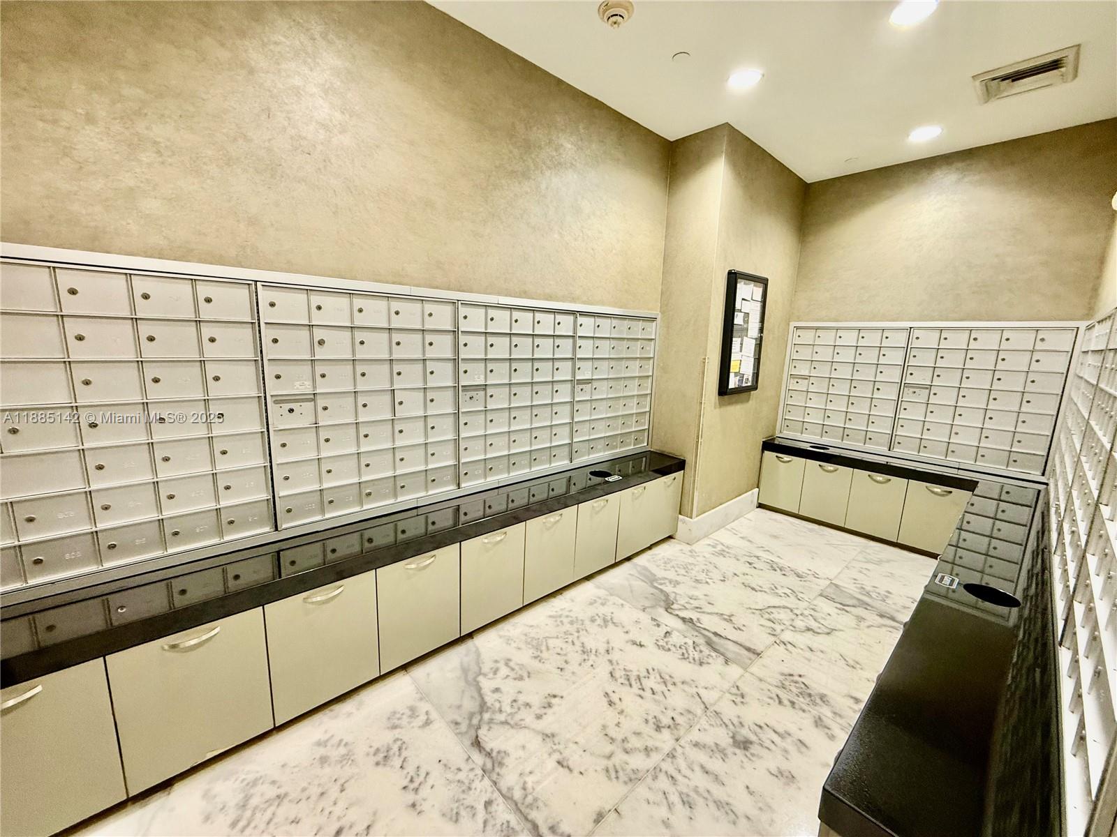 1250 South Miami Avenue, Unit 1603 Miami, FL 33130 - Photo 9 of 44 a view of en suite bathroom