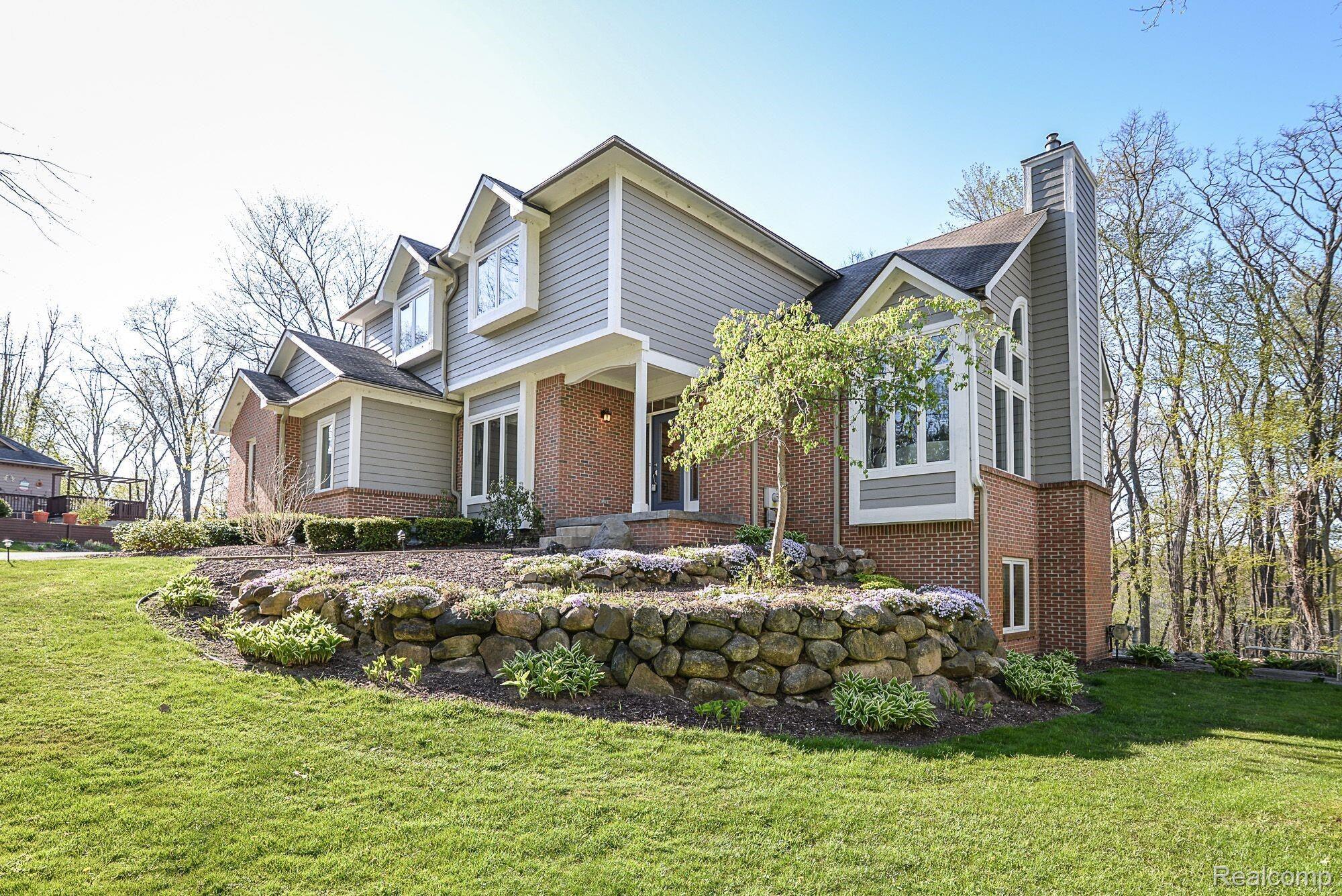10161 Silver Lake Road Brighton, MI 48116 - Photo 2 of 38 Exterior