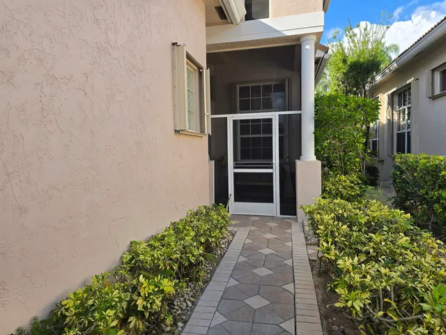 $395,000 | 6846 Fairway Lakes Drive, Boynton Beach, FL 33472