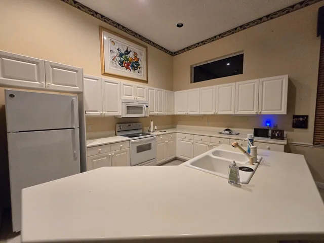 $395,000 | 6846 Fairway Lakes Drive, Boynton Beach, FL 33472