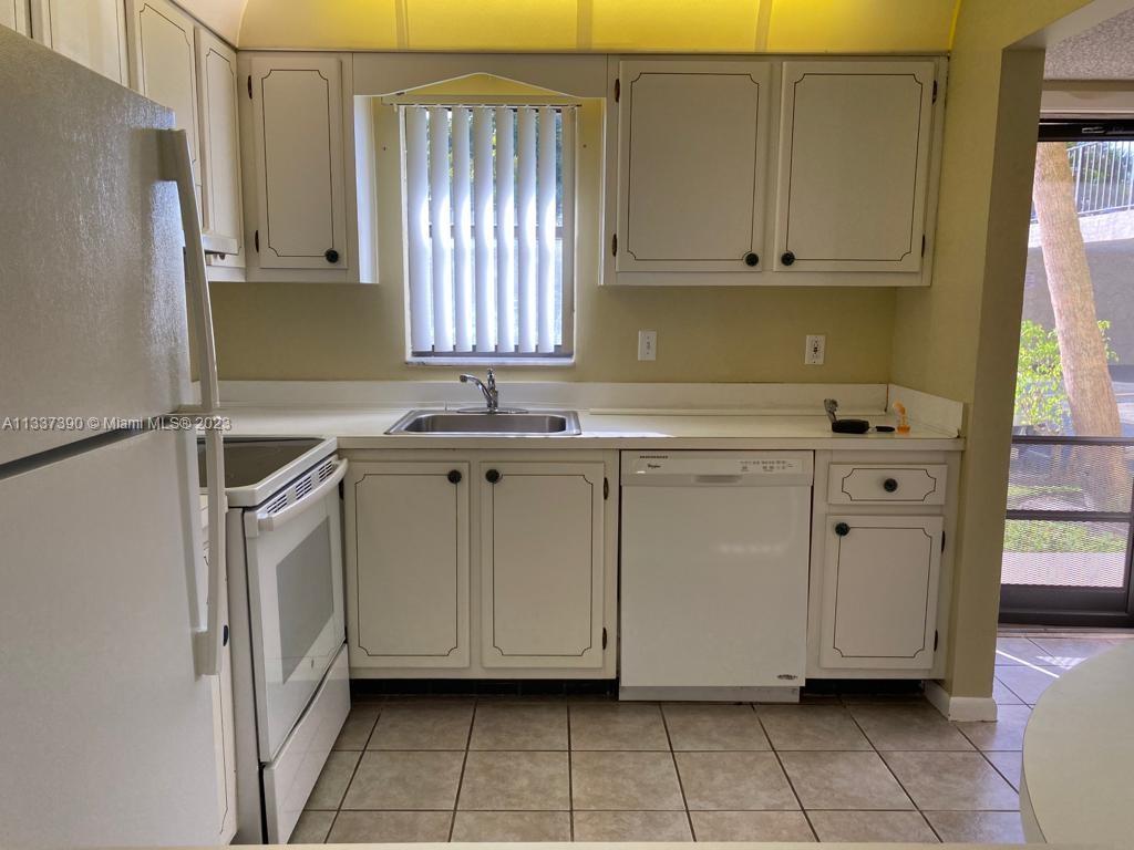 9355 Southwest 8th Street, Unit 107 Boca Raton, FL 33428 - Photo 7 of 21