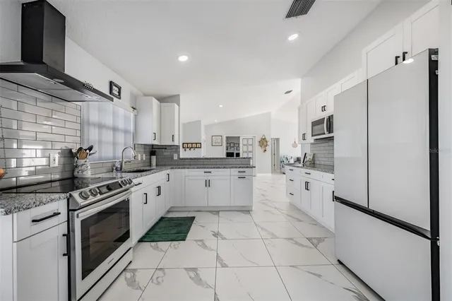 $450,000 | 12004 Colonial Estates Lane, Riverview, FL 33579