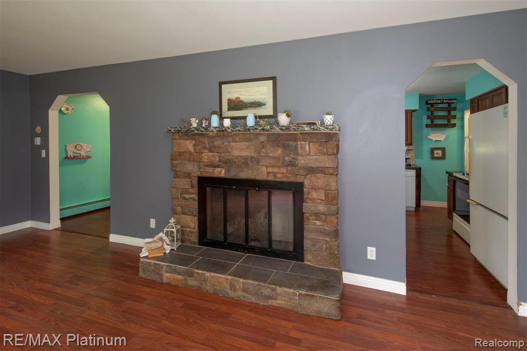 11367 Hartland Road Fenton, MI 48430 - Photo 3 of 20