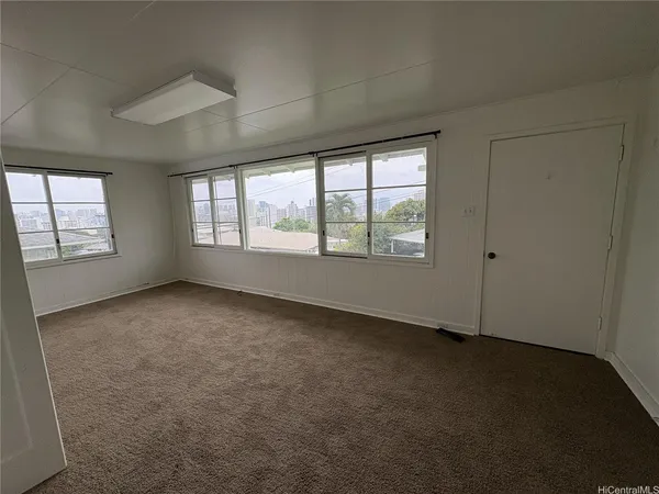 $3,800 | 2022 Leiloke Drive, Honolulu, HI 96822