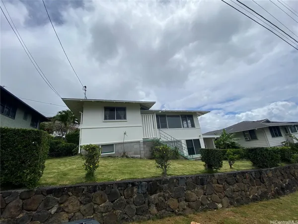 $3,800 | 2022 Leiloke Drive, Honolulu, HI 96822