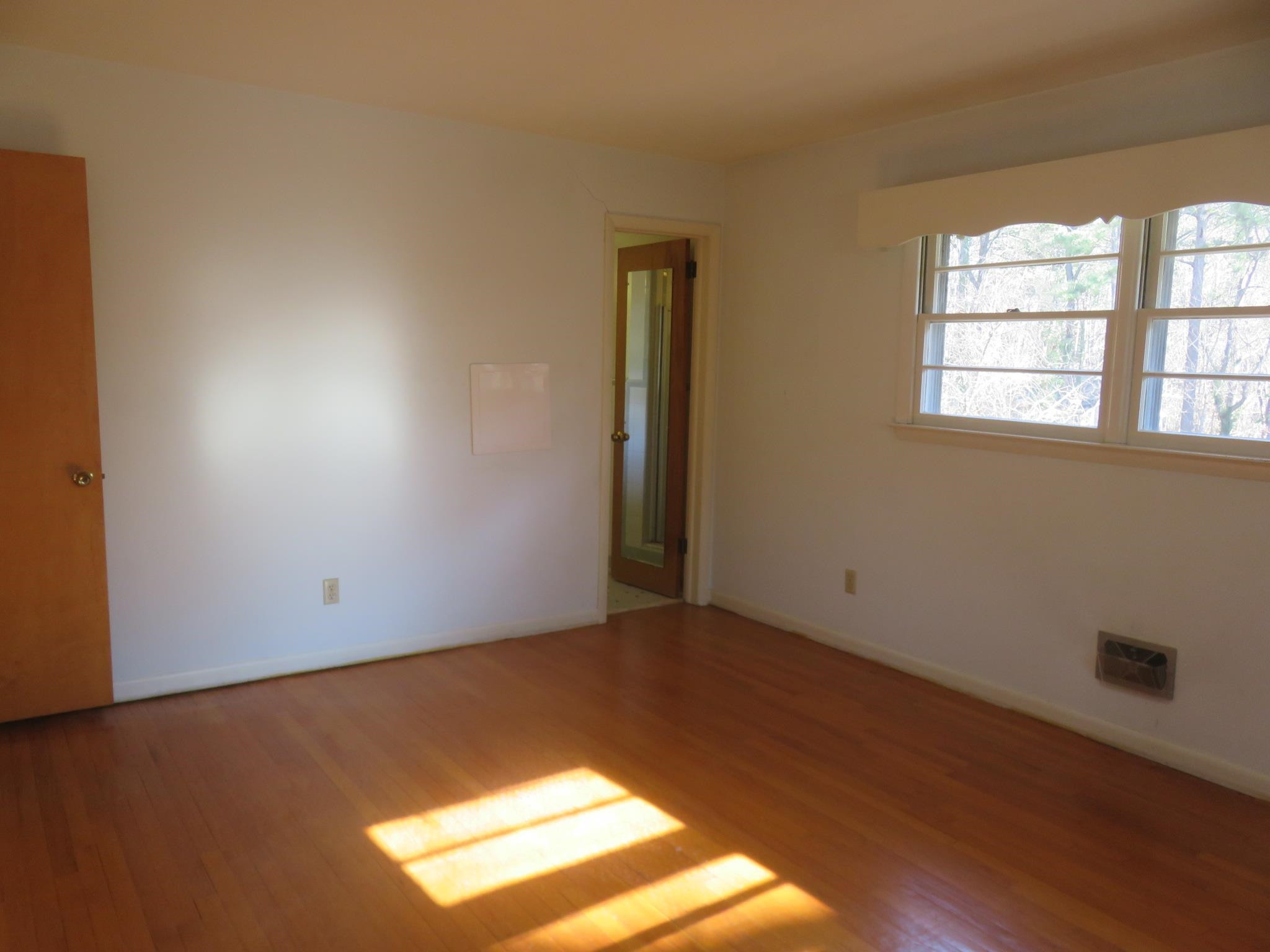 5804 Deblyn Avenue Raleigh, NC 27612 - Photo 18 of 31 Master Bedroom