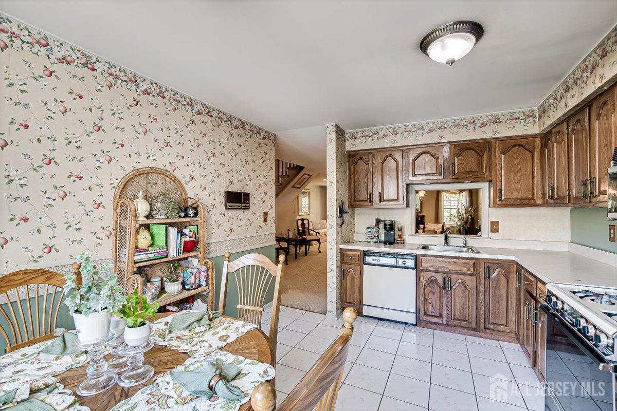 3405 Springbrook Drive Edison, NJ 08820 - Photo 22 of 54