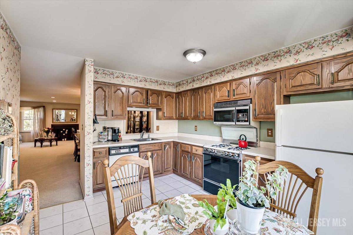 3405 Springbrook Drive Edison, NJ 08820 - Photo 24 of 54