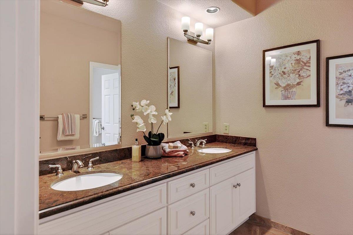 1190 Maria Privada Mountain View, CA 94040 - Photo 26 of 49